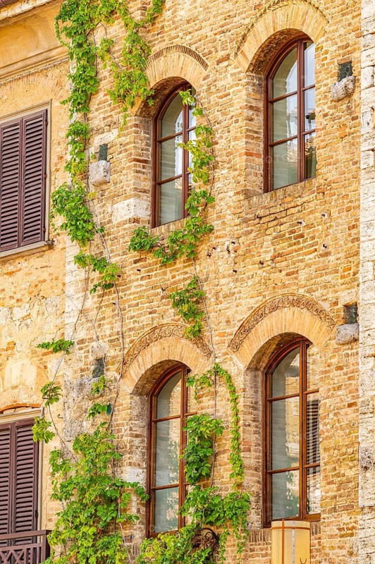 Old town with historic buildings at San Gimignano on a sunny day, Tuscany, UNESCO World Heritage, Italy, Europe, Europe