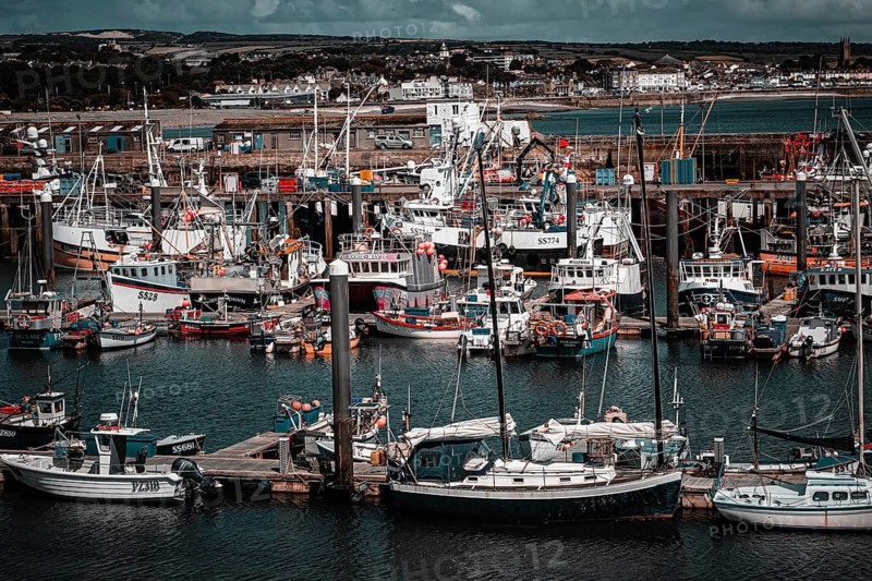 Maritime flair in England:, Numerous fishing boats and yachts close together in the harbour basin, Cornwall, south-west England