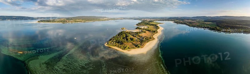 Aerial view, panorama of the Mettnau peninsula near Radolfzell on Lake Constance at historic lows, low tide at water level 286 cm, Höri peninsula on the left horizon, the Hegauberge Mountains in the middle of the picture, Bodanrück on the right, Konstanz district, Baden-Württemberg, Germany