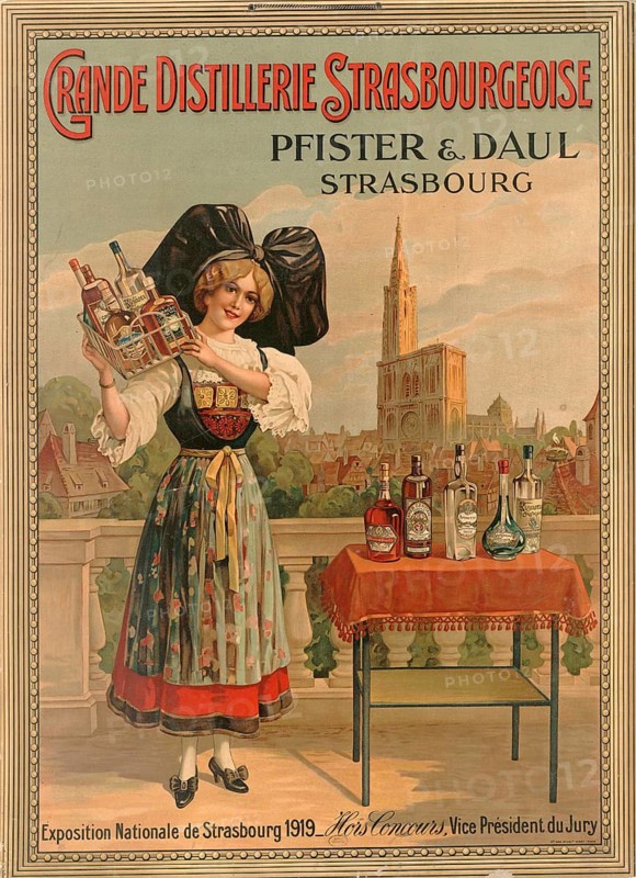 Advertising poster, beverage advertisement, advertising poster for the Grande Distillerie Strasbourgeoise by Pfister & Daul from Strasbourg, France, 1919. It shows a young woman in traditional Alsatian traditional costume wearing a basket with various bottles. In the background is the Strasbourg Cathedral, authentic reproduction of a historical advertising poster, advertising sign, in high resolution