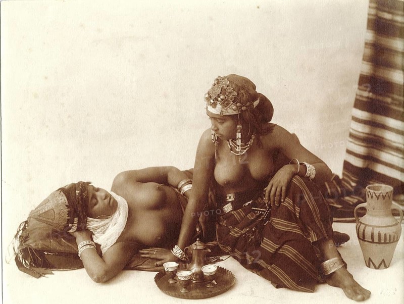 Berber woman, Berber woman, Morocco, Algeria, ethnic, harem, two woman in traditional clothes lying on the ground talking. An expression of cultural rituals, Jean Théophile Geiser, 1848-1923, around 1900