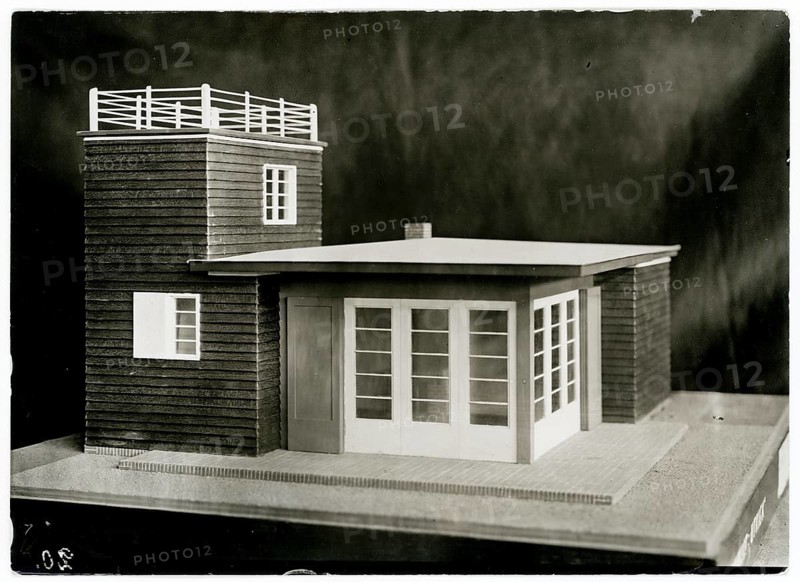 Weekend house, model, Berlin, exhibition The Weekend, architecture, Harry Rosenthal, 1892-1966, Jewish, emigration, modern architectural model with wooden paneling and small roof terrace, 1927