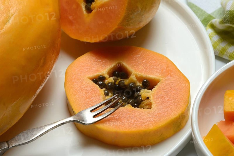 Pawpaw, split fruit, papaya slice, carica papaya