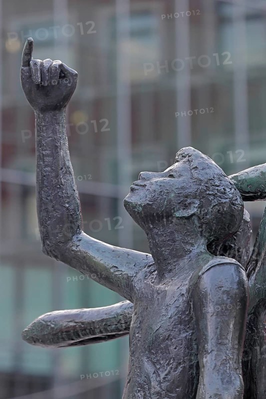 Klenkes memorial sculpture by Hubert Löneke 1970, Aachen greeting with the little finger of the right hand, modern art, bronze sculptures, life size, gesture, arm, up, high, wooden ditch, old town, Aachen, Eifel, North Rhine-Westphalia, Germany