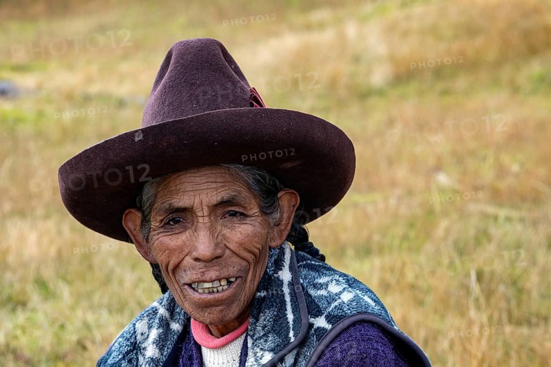 Portrait of elderly woman, Julia Sallo, 73 years old, Quechua ethnic group, Cinchero, Urubamba Valley, Cusco region, southern Peru, Peru, South America
