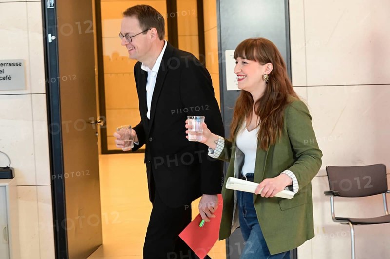 Heidi Reichinnek and Sören Pellmann following their Tuesday statement from the Left Group in the Bundestag: Group leaders Sören Pellmann and Heidi Reichinnek explain their positions on current topics of the session week