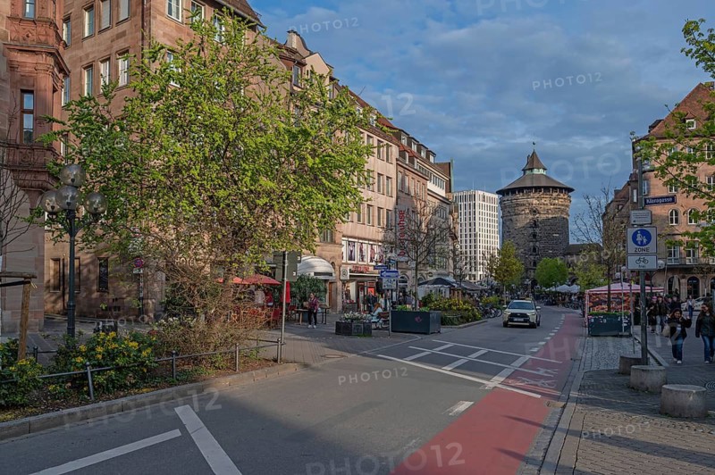Lorenz old town with the historic Frauenturm, modern hotel buildings at the back, Königstr, Nuremberg, Middle Franconia, Bavaria, Germany