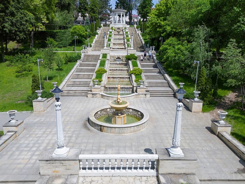 A classic park with a symmetrical staircase and central fountain surrounded by greenery aerial view, cascade staircase, Scara Cascadelor, Valea Morilor Park, Valea Morilor Lake, Mühlental Lake, Chisinau, Chisinau, Chisinau, Chisinau, Republic of Moldova, Moldova, Eastern Europe