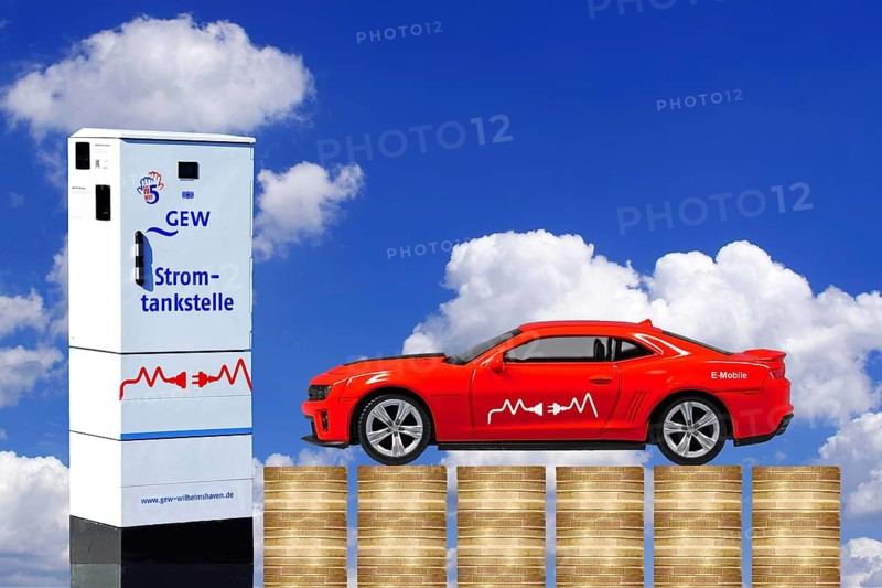 Red Chevrolet, Camaro, ZL1, USA, in front of charging station, e-mobile, electric car, gas station, environmentally friendly, electric car, studio shot, Lower Saxony, Federal Republic of Germany