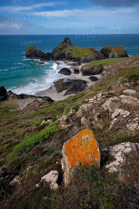 Rocks with lichens against coastal landscape, coast, rock formations, rocks, sandy beach, beach, sea, Kynance Cove, Mount's Bay, Lizard Peninsula, peninsula, Cornwall, England, Great Britain, Great Britain