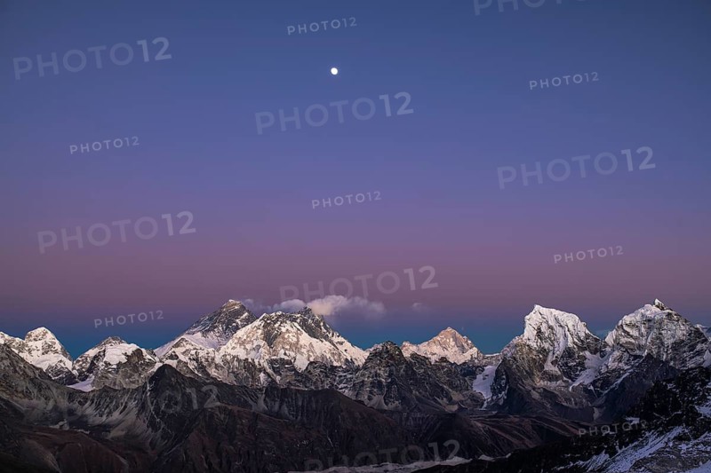 View from Renjo La Pass, 5360 m, of the Himalayas with Mount Everest, Lhotse and Makalu in the evening light, Solu Khumbu, Himalayas, Nepal