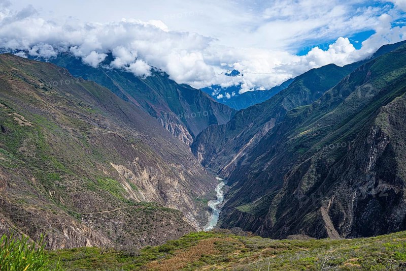 Mountain landscape with clouds, cloud forest near the Inca city of Choquequirao, also Choquequirau in the mountain jungle, southern Peru, mountains, Andes, Peru, South America