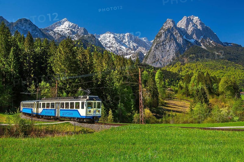 Bavarian Zugspitzbahn rack railway in front of Alpspitze 2628 m and Waxenstein 2277 m in spring, Garmisch-Partenkirchen, Loisachtal, Werdenfelser Land, Upper Bavaria, Bavaria, Germany