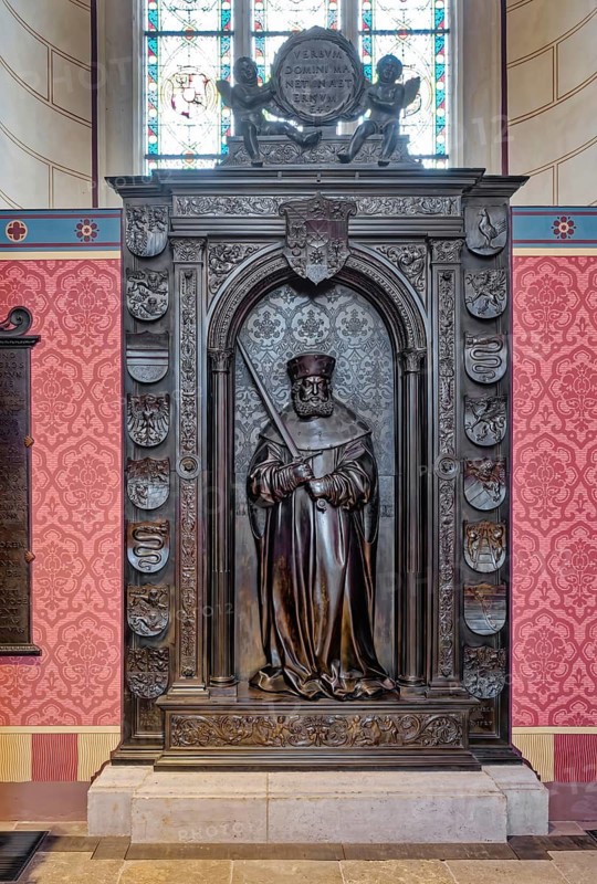 Wittenberg Castle Church, former residence of the Saxon Electors, Renaissance, Reformation, Martin Luther, 95 theses, Luther Memorial, interior with tomb of Frederick the Wise, interior view, Luther city Wittenberg, Saxony-Anhalt, Germany