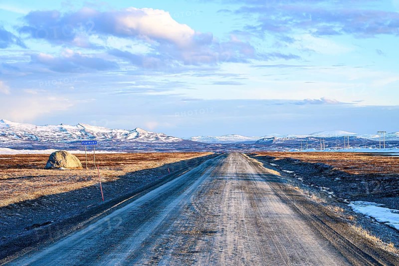 Storsjö Kapell, Jämtlands län, Sweden, Dirt road Flatrüt leads through a vast landscape with snow-covered mountains and clear skies, Flatruet, Berg, Härjedalen Län, Sweden
