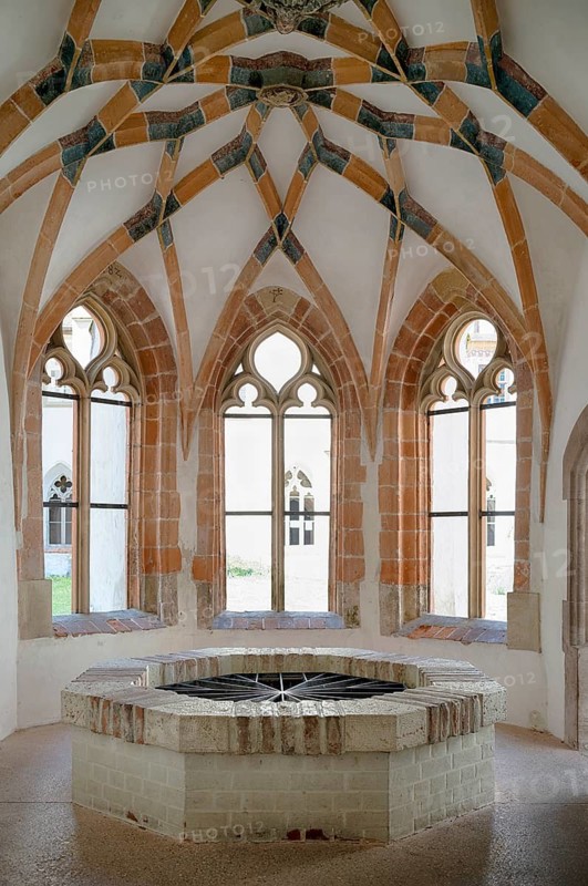 Interior view, mesh vault with keystones depicting God, John the Baptist and Jesus Christ, fountain chapel, well house in the cloister, Blaubeuren Abbey, Swabian Jura, Baden-Württemberg, Germany