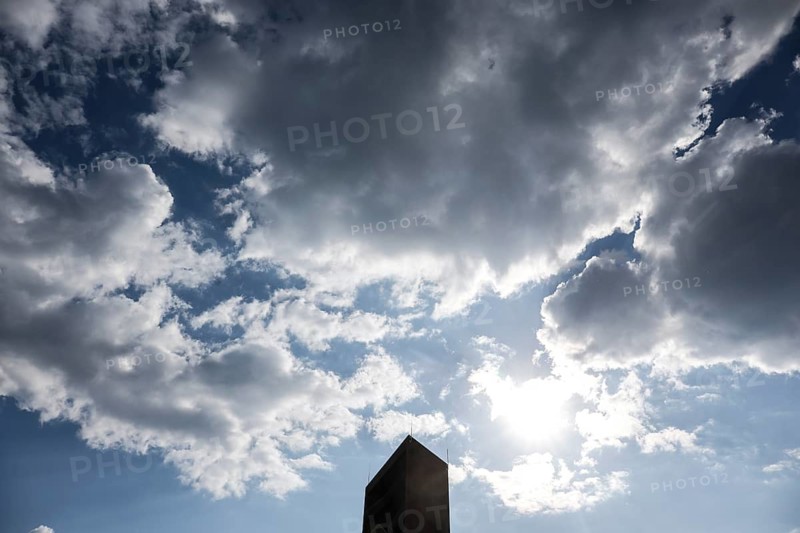 View of the Rustiger Nagel observation tower. It was built in 2008 at the mouth of the Sorno Canal and Lake Sedlitz, 21.04.2026. Sedlitzer See is a lake in the Lusatian Lake District. The former lignite mining district is becoming a holiday paradise. Europe's largest created water landscape is being created with two dozen flooded lakes and navigable canals. Five lakes will soon be made navigable via canals, Lieske, Brandenburg, Germany
