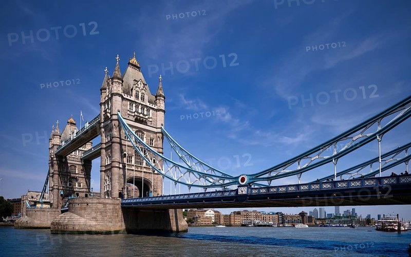 Thames, Tower Bridge, Canary Wharf behind it, The City of London, London, England, Great Britain, Great Britain