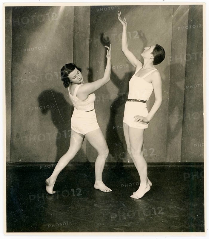 Dance, Bertold Schmidt Dance School, Berlin, Kurfürstenstr. 19, education, Jewish, emigration, twenties, gestures, two woman dance alive in a studio, expression and movement dominate the scene. Black and white, around 1930