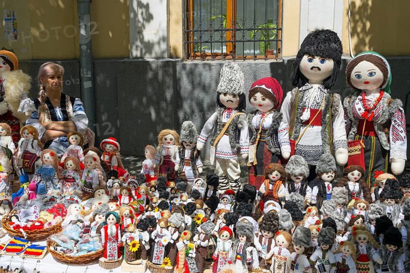 Handmade dolls in traditional clothes at a market stand, folklore festival, Chisinau, Chisinau, Chisinau, Republic of Moldova, Moldova, Eastern Europe