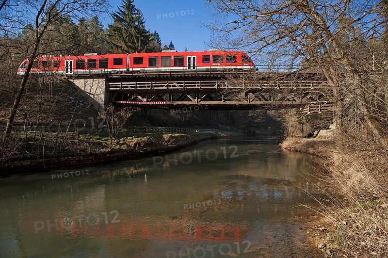 A heritage-protected railway bridge from the 19th century, Pegnitz at the bottom, a regional railway at the top, Velden, Middle Franconia, Bavaria, Germany
