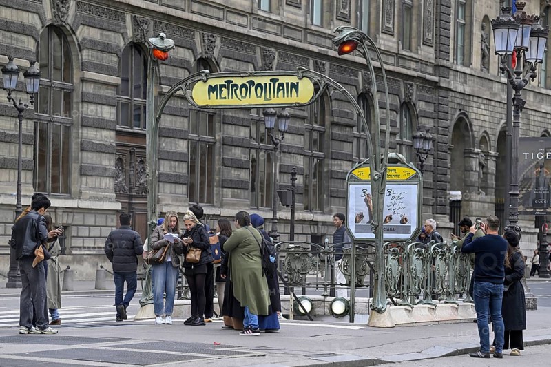 Street scene at Palais Royal/Musée du Louvre metro station, 1st arrondissement, Paris, Île-de-France region, France