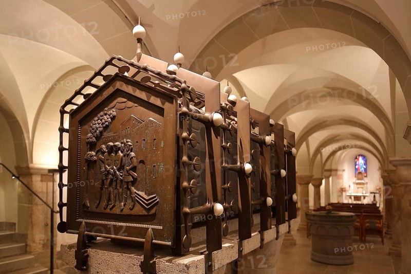 Shrine, crypt, interior view, Bonner Münster, Münsterplatz, Centre, Bonn, North Rhine-Westphalia, Germany