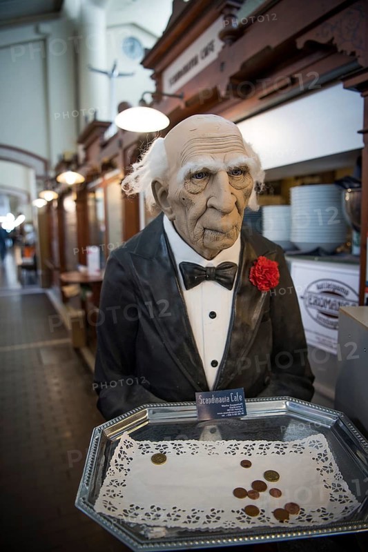 Butler statue, Vanha Kauppahalli Old Market Hall, Helsinki, Finland