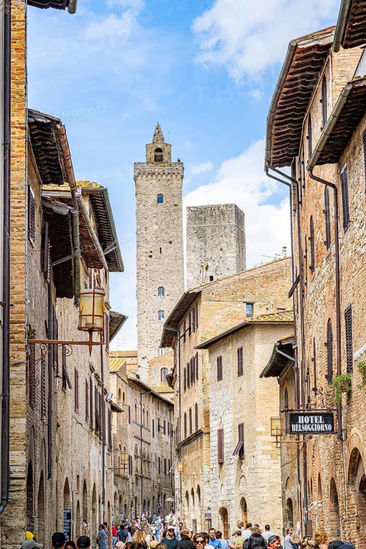 Old Town with stone arches and historic buildings of San Gimignano, Tuscany, UNESCO World Heritage, Italy, Europe, Europe