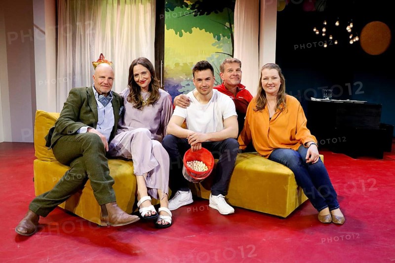 Thorsten Nindel, Nicola Ransom, Louis Held, Götz Otto and Katja Studt during the photo rehearsal of Es ist nur eine Phase, Hare in the comedy on Kurfürstendamm in the Ernst-Reuter-Saal in Berlin on 30.4.2026