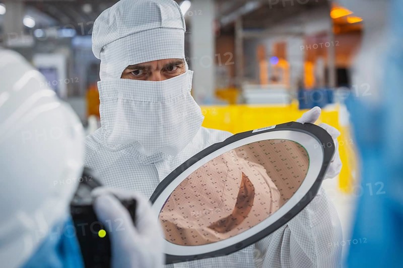 Clean room of Infineon Technologies AG's new Smart Power Fab in Dresden on June 10. The Smart Power Fab will be officially opened on July 2. With an investment volume of five billion euros, the new plant is the largest single investment in Infineon's history and one of the largest investment projects in Germany. Infineon employees with 300 mm wafers in Infineon Technologies AG's new Smart Power Fab in Dresden, Dresden, Saxony, Germany