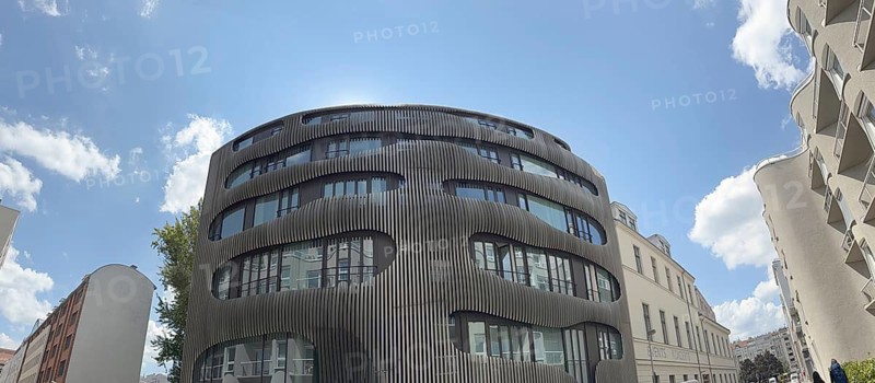 Architecture, residential construction, modern, contemporary The distinctive, biomorphic exterior façade of JOH3, an important contemporary residential building at Johannisstraße 3 in Berlin-Mitte, Germany Designed by renowned German architecture firm J. Mayer H. and Partner