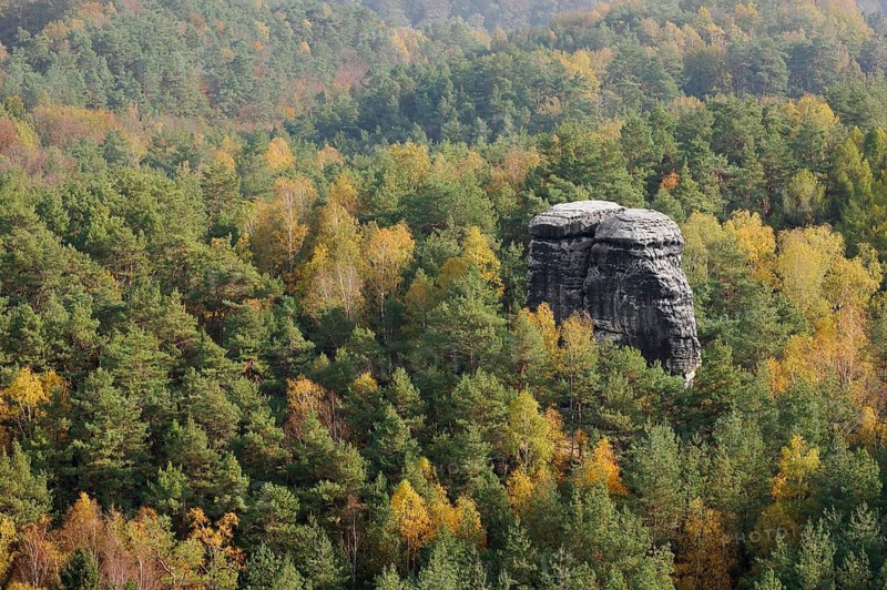 Nun or Nonnenstein and mixed forest in autumn, view from Rauenstein, Saxon Switzerland, Elbe Sandstone Mountains, Saxony, Germany