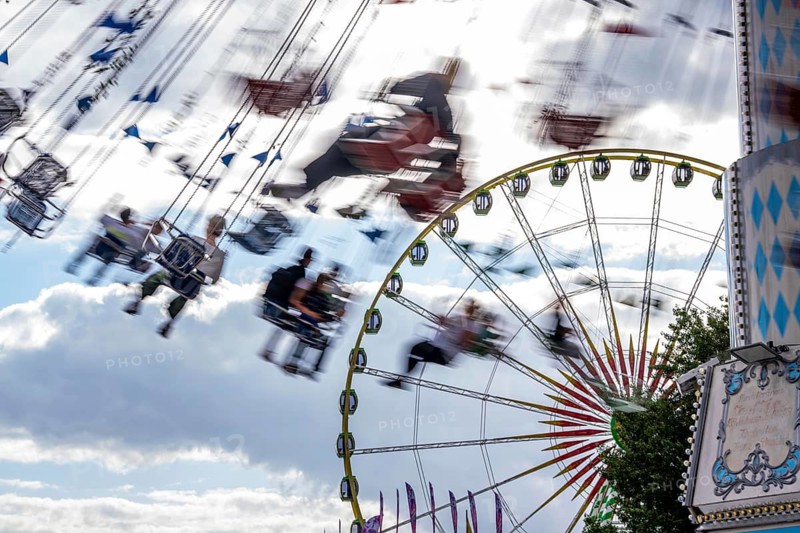 Chairoplane Königliche Wellenflug, Rheinkirmes in den Rheinwiesen in Düsseldorf-Oberkassel, North Rhine-Westphalia, Germany