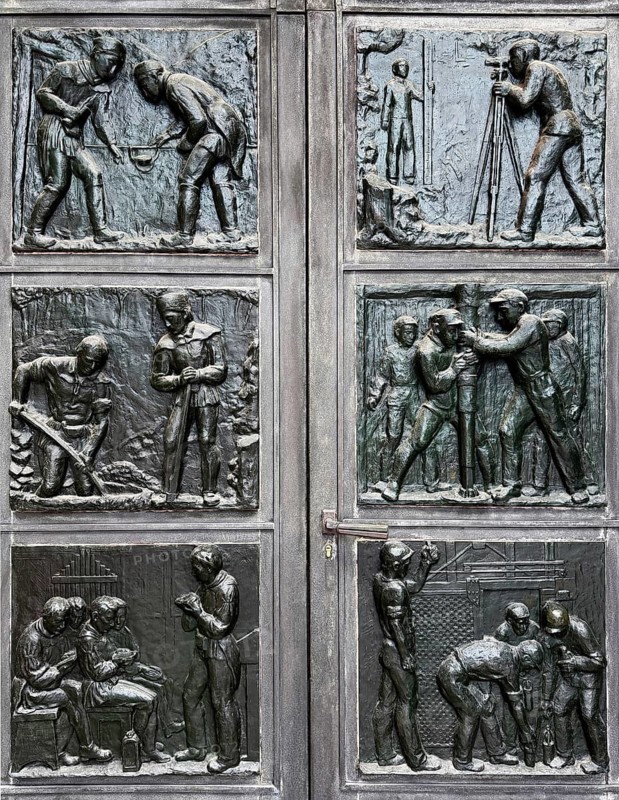 Depictions from the everyday life of miners in bronze reliefs by Otto Bussmann and Maria Schlüter at the door portal, Deutsches Bergbau Museum, Bochum, Germany