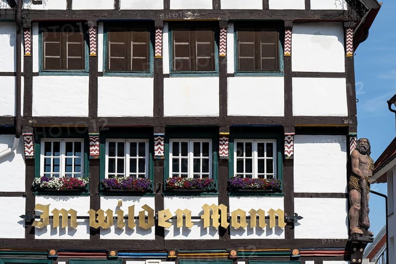 Im Wilden Mann, restaurant, historic half-timbered house, quartering on the façade, detail, Soest, Westphalia, North Rhine-Westphalia, Germany