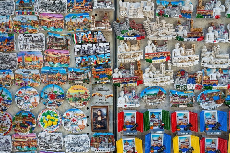 Various souvenir magnets with views of famous Florentine sights and other typical Italian motifs, old town, Florence, Tuscany, Italy