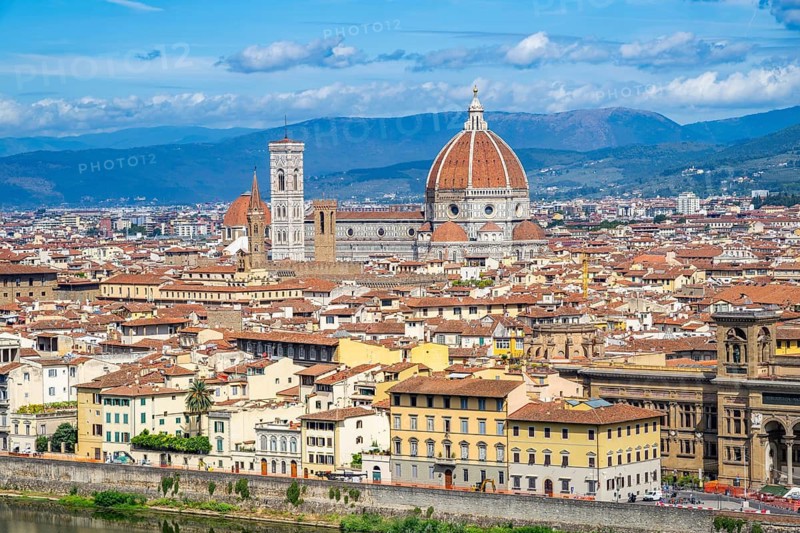 View from Piazzale Michelangelo on the city of Florenze with Cathedral Santa Maria Del Fiore, Arnolfo tower, Ponte Vecchio bridge, arno river on a sunny day, Florence, UNESCO World Heritage Site, Tuscany, Italy