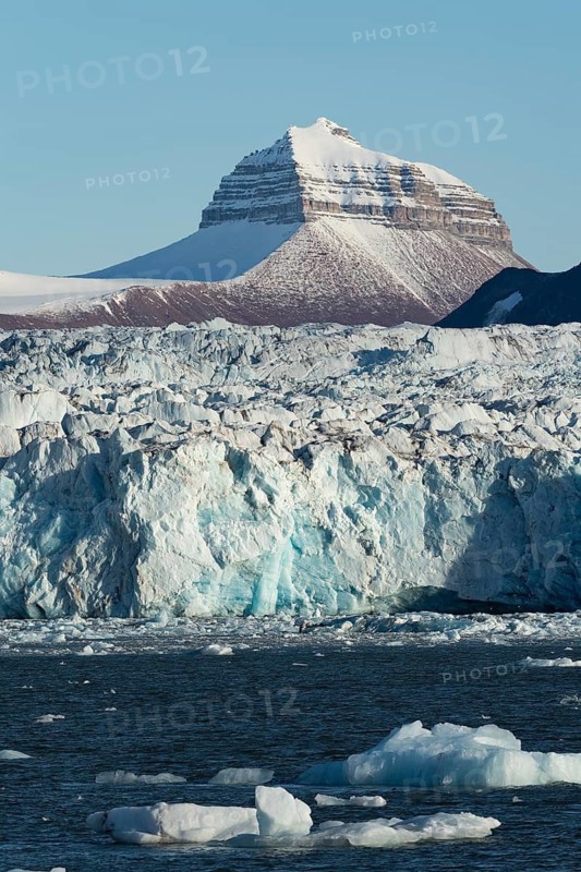 Glacier front and one of the three mountains: Tee Kroner (Three Crowns), Kronebreen or Kronengletscher Glacier, Kongsfjord or Kongsfjorden, the Svalbard archipelago, Svalbard, Norway
