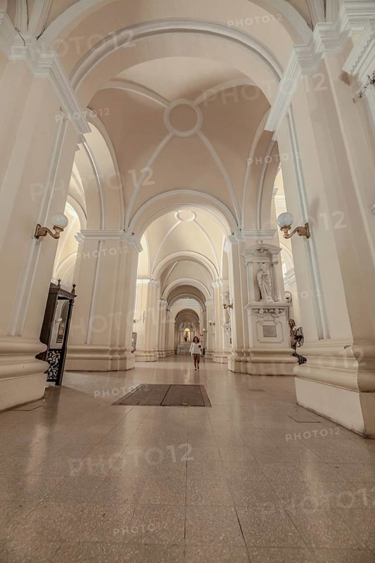 Leon, Nicaragua - 27 de junio de 2026 Interior view of the Basilica Cathedral of the Assumption of the Blessed Virgin Mary