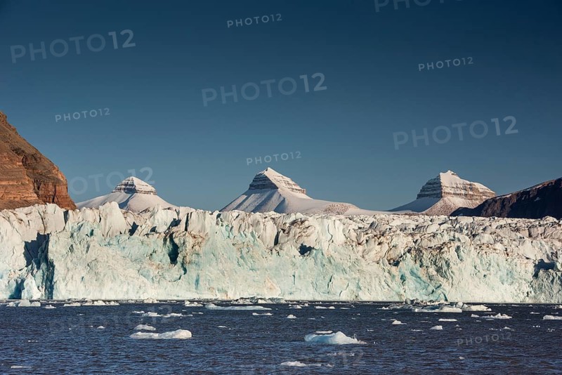 Glacial ice, Ossian Sarsfjellet, Colletthogda, the Tre Kroner (Three Crowns) mountain peaks – Svea, Dana and Nora (representing Sweden, Denmark and Norway), Kongsfjorden, the Svalbard archipelago, Svalbard, Norway