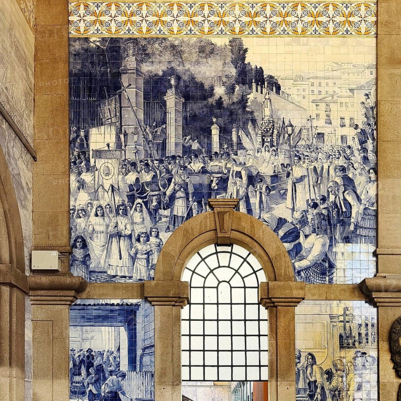 Porto Sao Bento railway station, entrance hall with azulejos designed by artist Jorge Colaço, old town, UNESCO World Heritage Site, Porto, Portugal