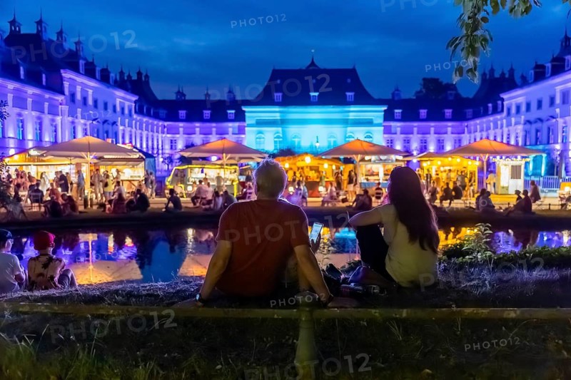 On a long promenade on the Elnhang between Loschwitz and Pillnitz, a big festival is celebrated every year. Visitors can expect a wide range of cuisine and cuisine. Pillnitz, The Dresden SOULDIERS, Illumination of the castle façade in Fliederhof, Dresden, Saxony, Germany