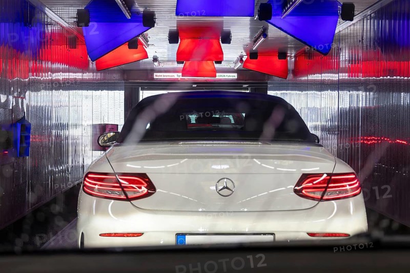 Cabriolet in the car wash