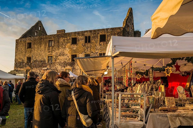 Medieval Christmas market, sunset, Burkheim, Vogtsburg, Kaiserstuhl, Baden-Württemberg, Germany