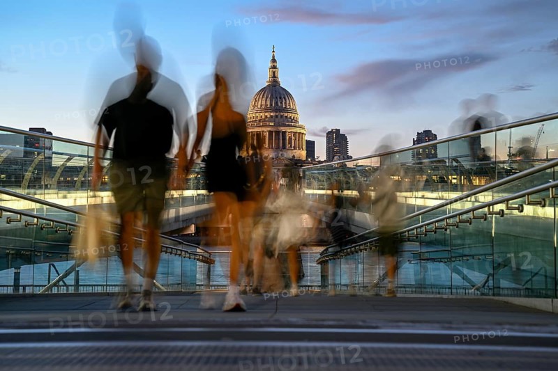 Evening scene on the Millennium Bridge over the Thames, blue hour, in the background St Paul's Cathedral, City of London, England, Great Britain, United KingdomIn desert sand In desert sand