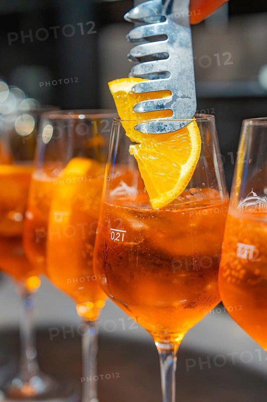 Orange slice is placed in glasses with spritzdrink, Cafe Kuh, Deckenpfronn, Germany