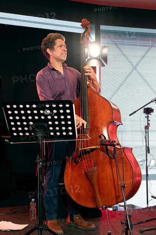 Orlando Le Fleming, bassist, Calderazzo Trio, live 27.07.2026, ZigZag Jazz Festival, Gasometer, Berlin, Germany < english> Joey Calderazzo Trio, live on July 27, 2026, ZigZag Jazz Festival, Gasometer, Berlin, Germany