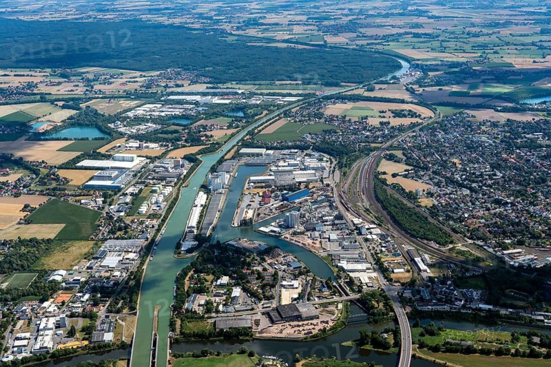 Europe, Germany, aerial view, North Rhine-Westphalia, Minden, Weser, Mittelland Canal, traffic route, Osthafen, industrial port, Weserhafen, city, urban, landscape, architecture, building, river, water, logistics, transport, warehouses