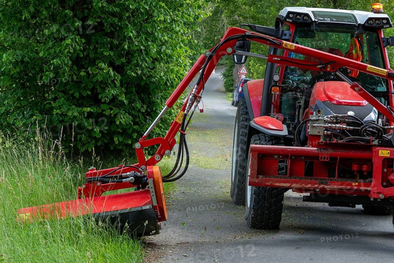 Mowing, mowing machine, mowing technology, maintenance technology, roadside maintenance, roadside, roadside strips